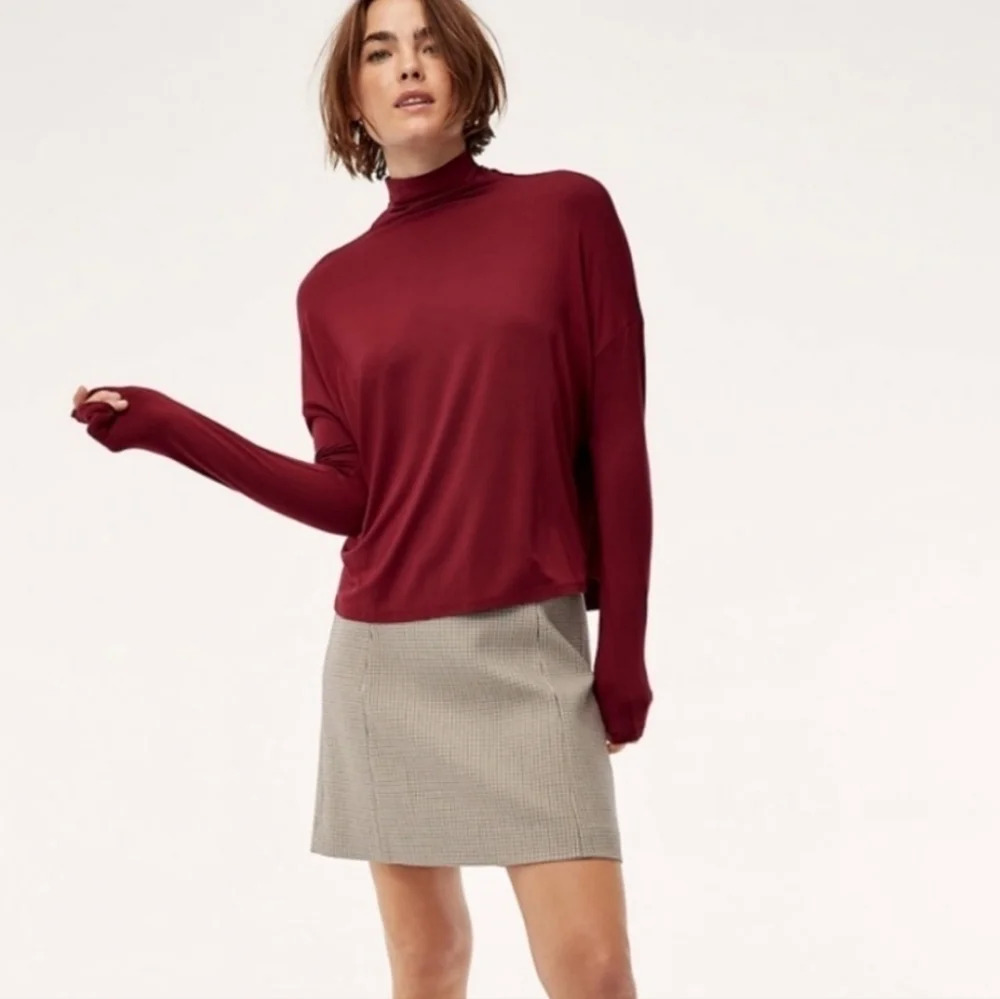 Babaton Aritizia Burgundy turtleneck drop shoulder size Medium